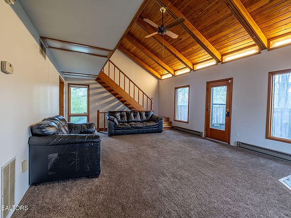 5th image of 151 Lakeview Cir