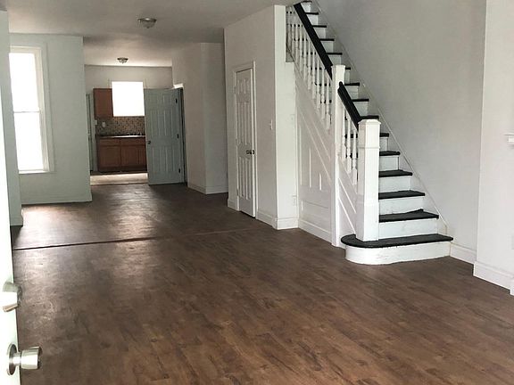 3rd image of 5233 Sansom St #3BRHOUSE