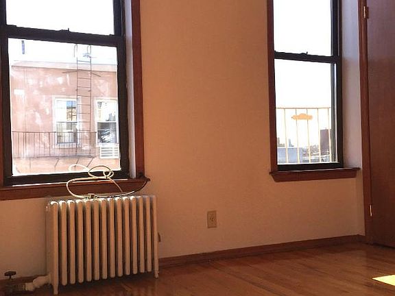 2nd image of 31 Diamond St APT 14A