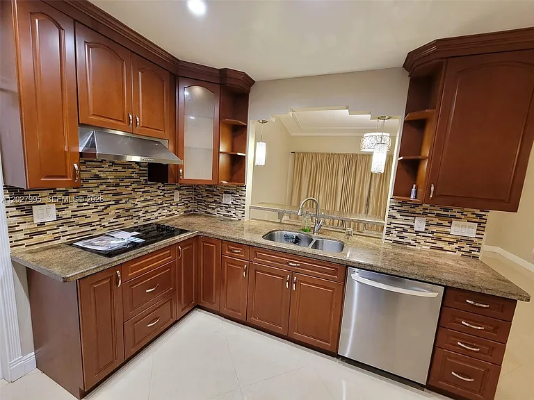 1662 SW 19th Ave — Photo 9