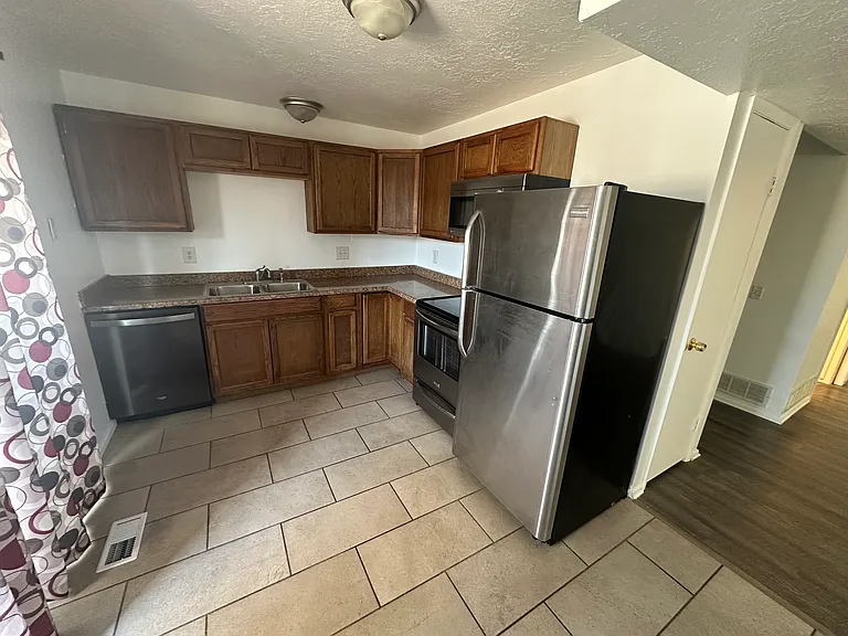 5587 S 2800 W #C — Photo 7