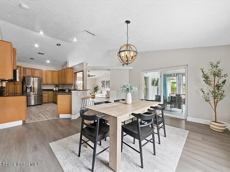 897 Hunters Creek Dr — Photo 10