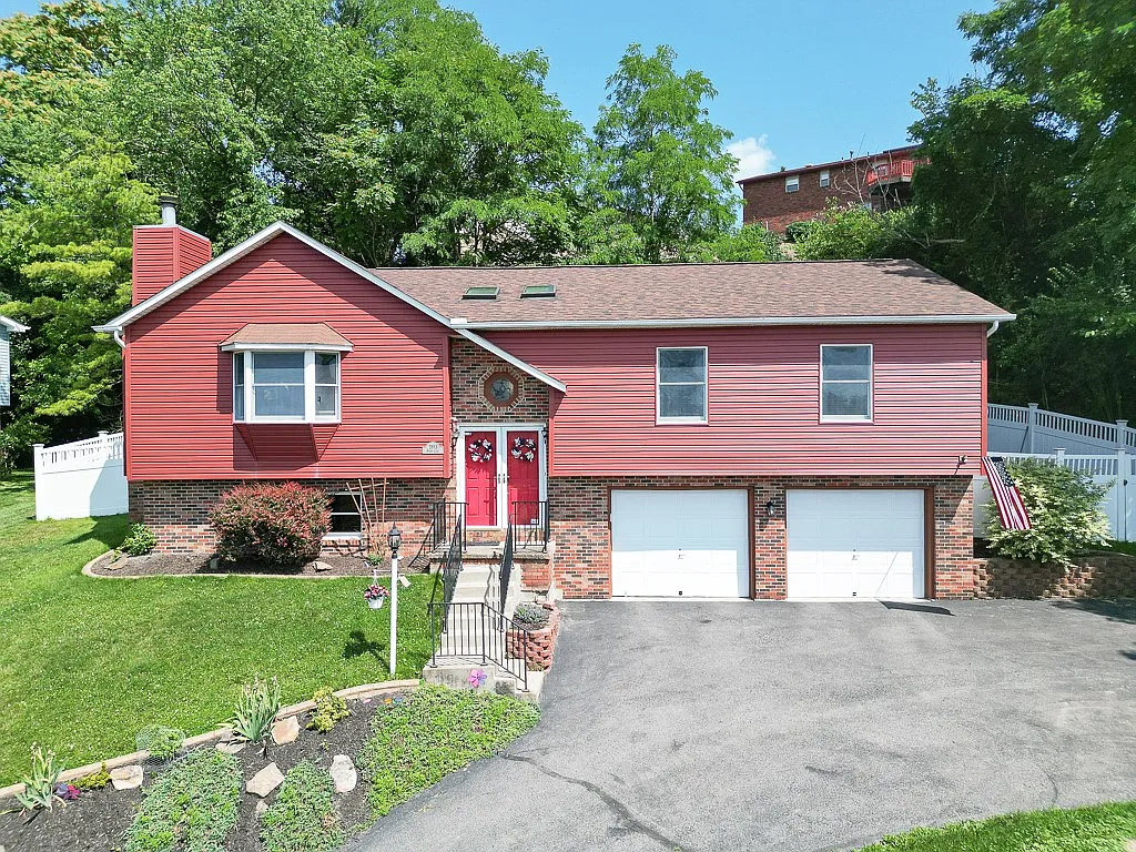 2883 Abbey Ln photo 1