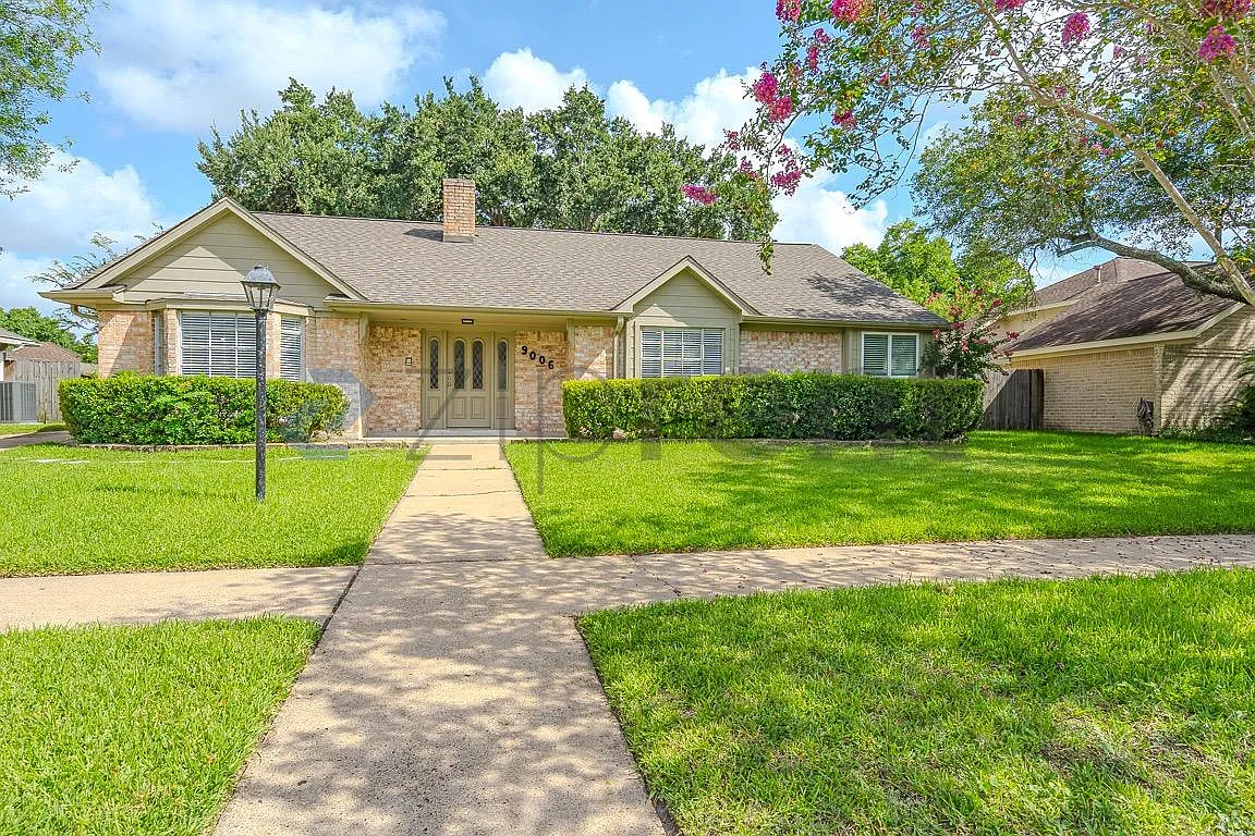 4 bed, 2118 sqft, $1,951 — Photo 1