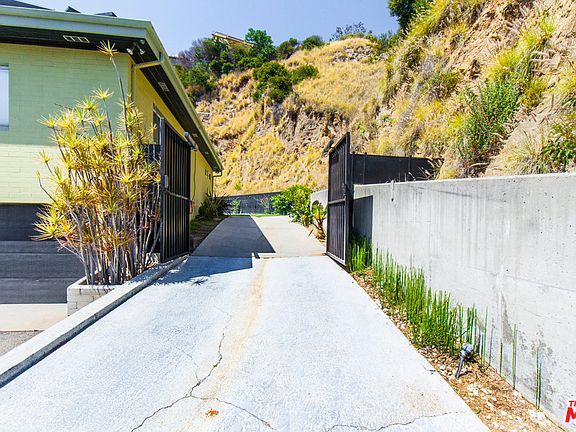 3rd image of 1781 N Crescent Heights Blvd