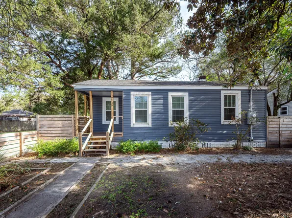 2745 W Surrey Dr, North Charleston, SC 29405