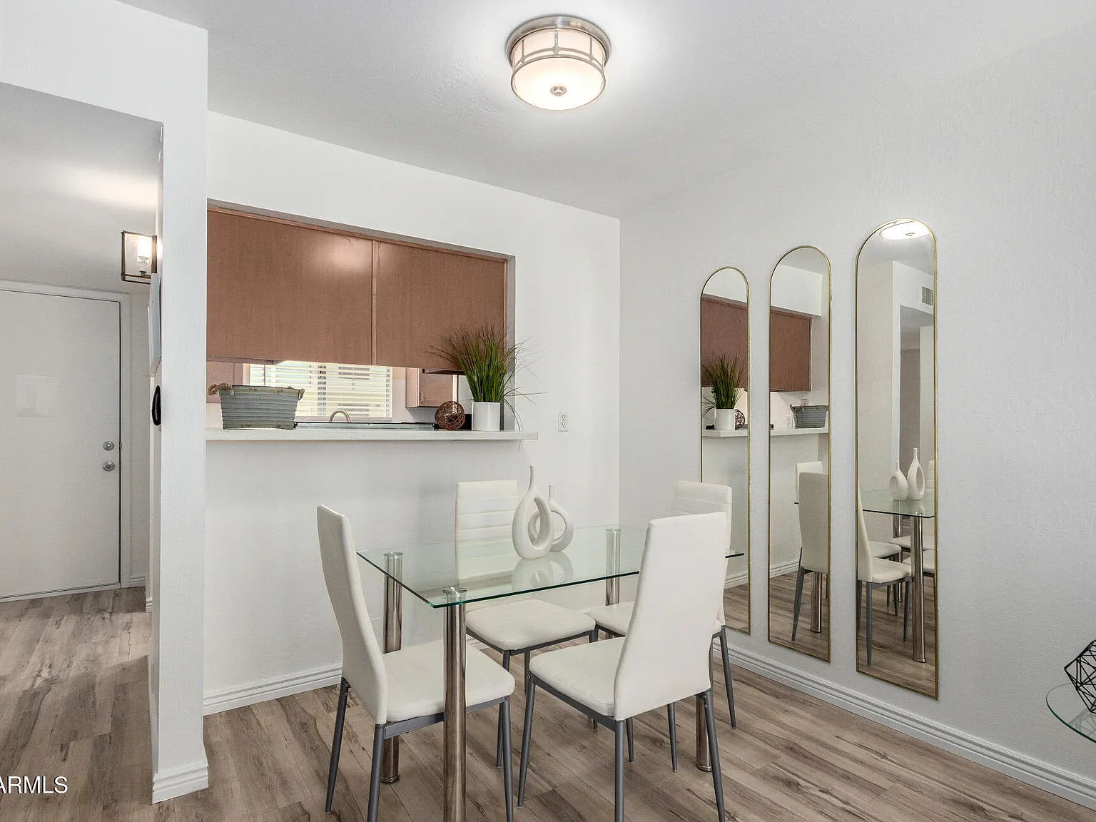 1 bed, 1.0 bath, 702 sqft, $1,900 — Photo 3