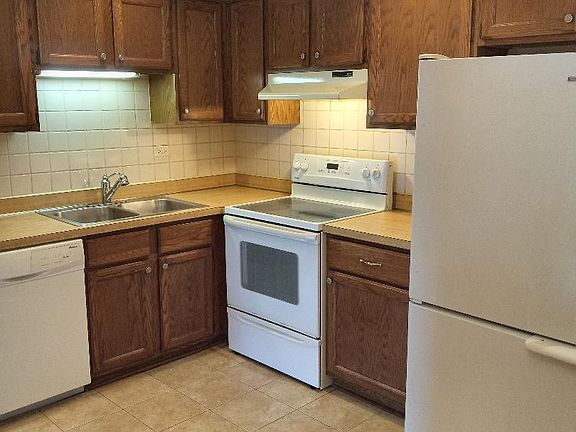 4th image of 1207 Whispering Hills Ct APT 1B