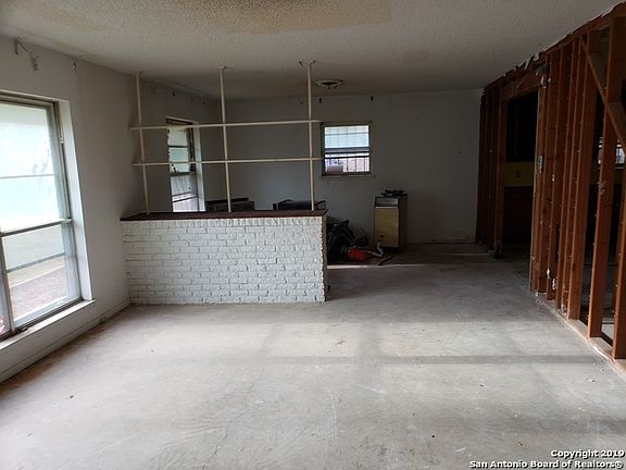 4th image of 2723 Anna Mae Dr