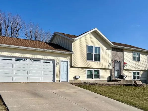 1519 Rainbow Dr, Belle Plaine, IA 52208