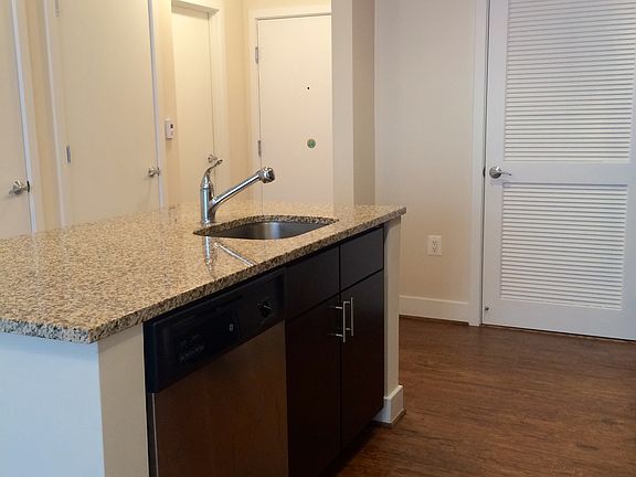 5th image of 3061 Mount Vernon Ave Unit N313