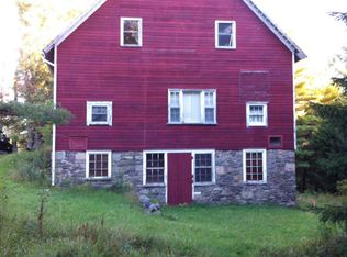 562 Red Rock Rd, Cresco, PA 18326