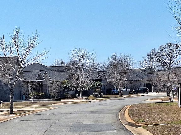 4th image of 114 Barnyard Way