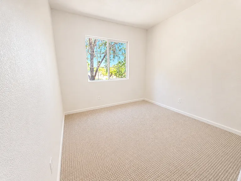 120 Mahogany Ln — Photo 5