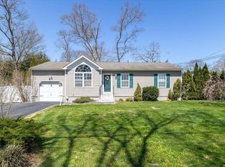 169 Hampton Ave, Mastic, NY
