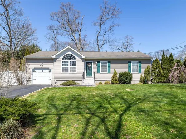 169 Hampton Avenue, Mastic, NY 11950