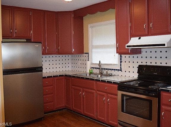5th image of 400 Crystal Dr