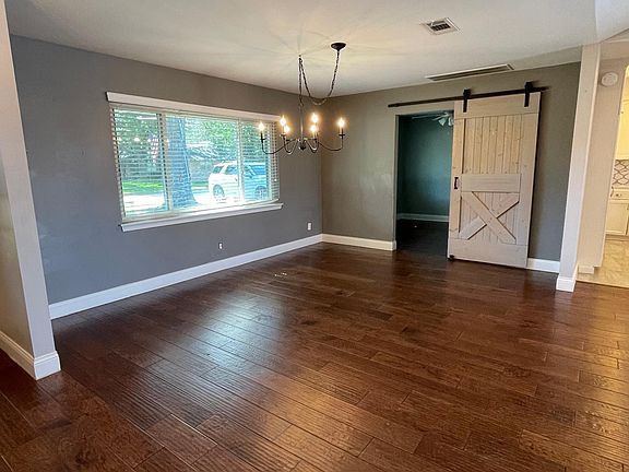 3rd image of 3806 Mona Lee Ln