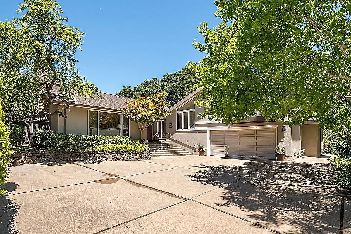 400 W Santa Inez Ave photo 1