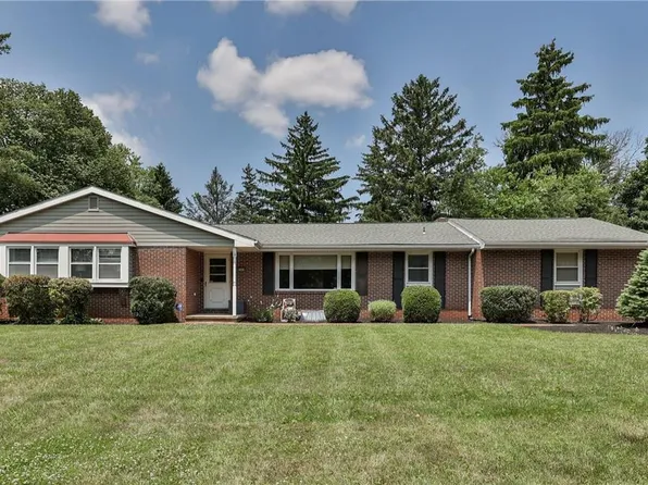 5949 Clubhouse Ln, Allentown, PA 18106