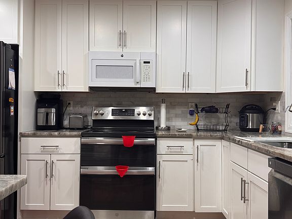 4th image of 723 Campbell Way