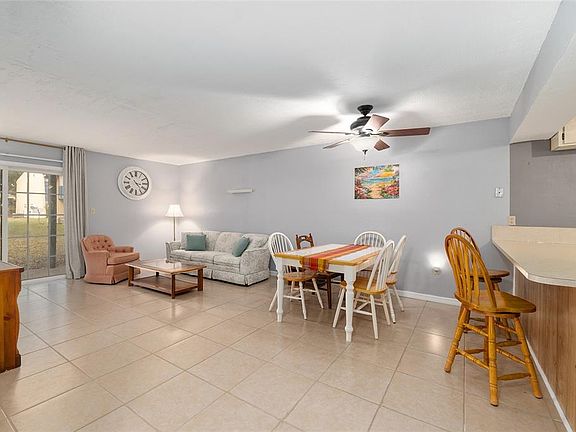 3rd image of 2811 SW Archer Rd APT V187