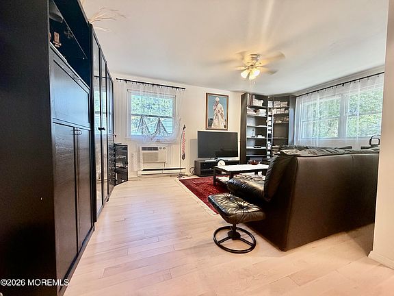 4th image of 13 Lexington Drive #B