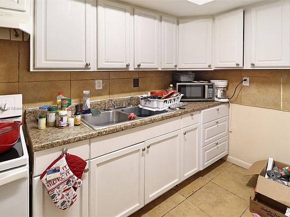 4th image of 1348 Seaview Dr