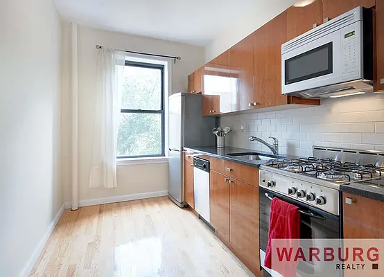 Sold by Warburg | media 2