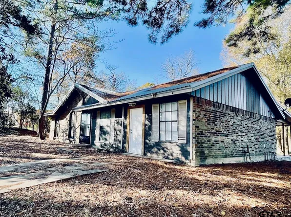 203 N 3rd St, Crockett, TX 75835