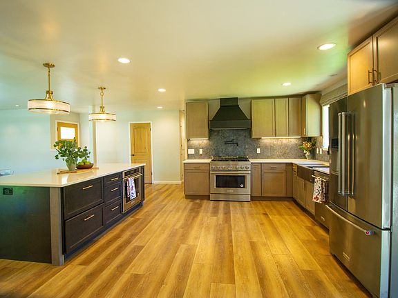 3rd image of 715 Pomolita Way