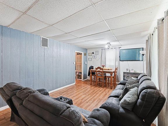 3rd image of 1057 S Hampton Rd
