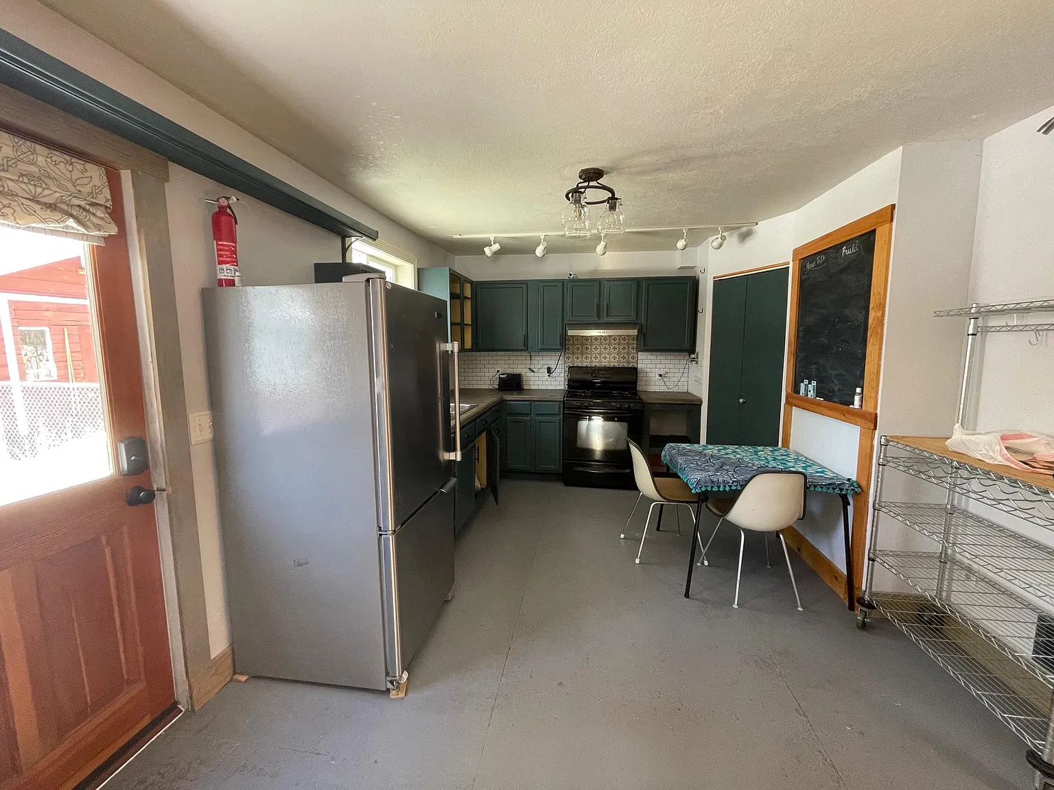 2 bed, 800 sqft, $2,350 — Photo 3