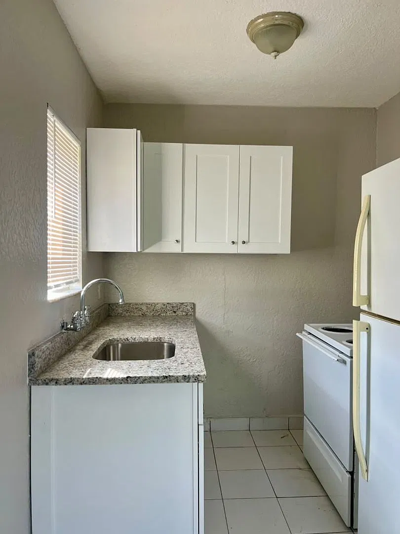 644 SW 4th ave — Photo 2