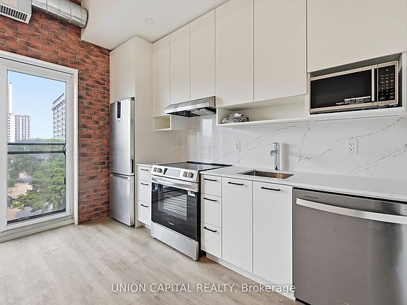 3rd image of 206 King St W #406
