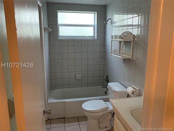 3rd image of 1525 SE 15th St APT 6