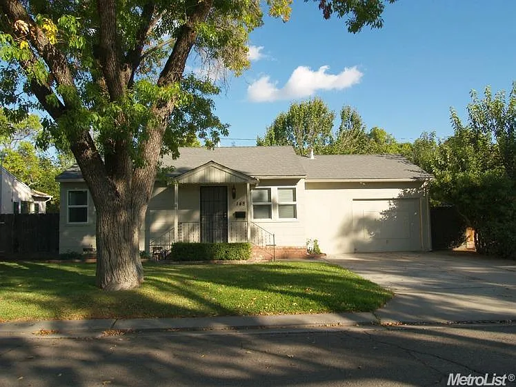 148 Village Rd photo 1