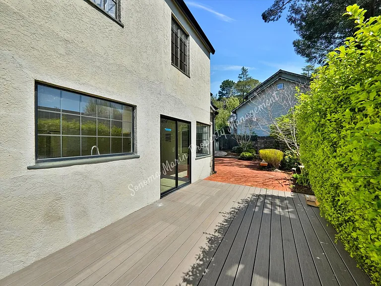 81 Elm Ave — Photo 40