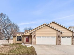 3208 S Bluegrass Ct, Sioux Falls, SD 57103