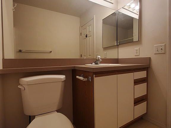 4th image of 320 Lenore St #3