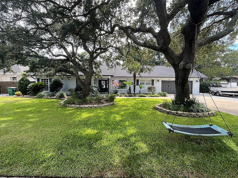 1st image of 506 Boxwood Ln