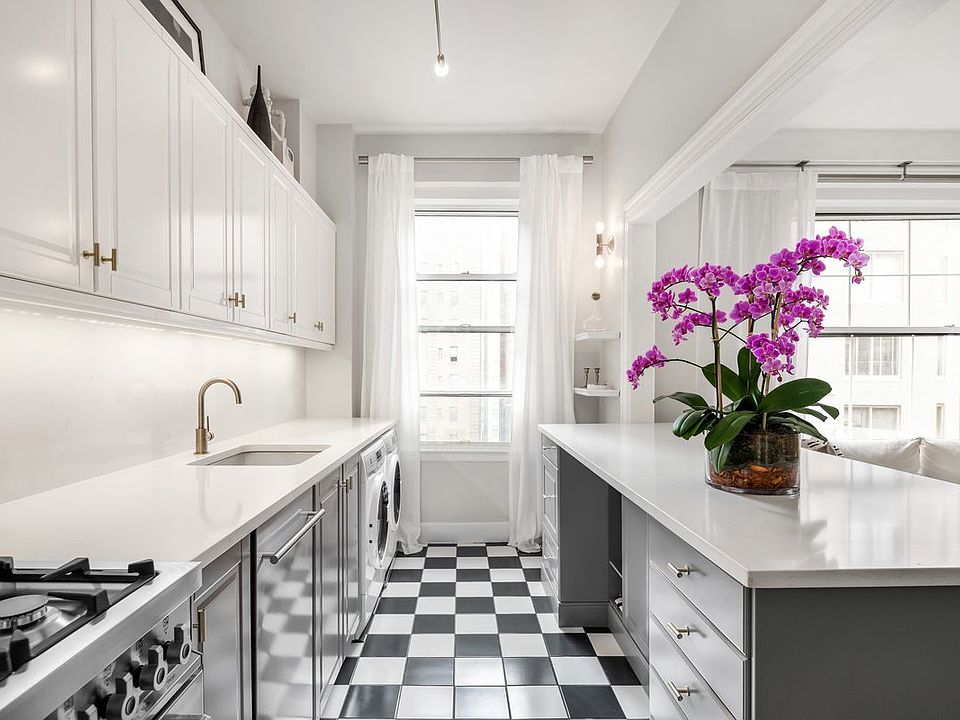 1st image of 150 E 49th St APT 8D