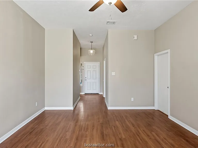 921 Windmeadows Dr — Photo 11