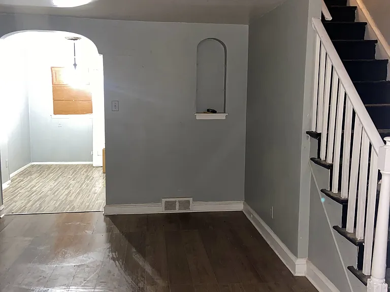 1774 Pershing St — Photo 4