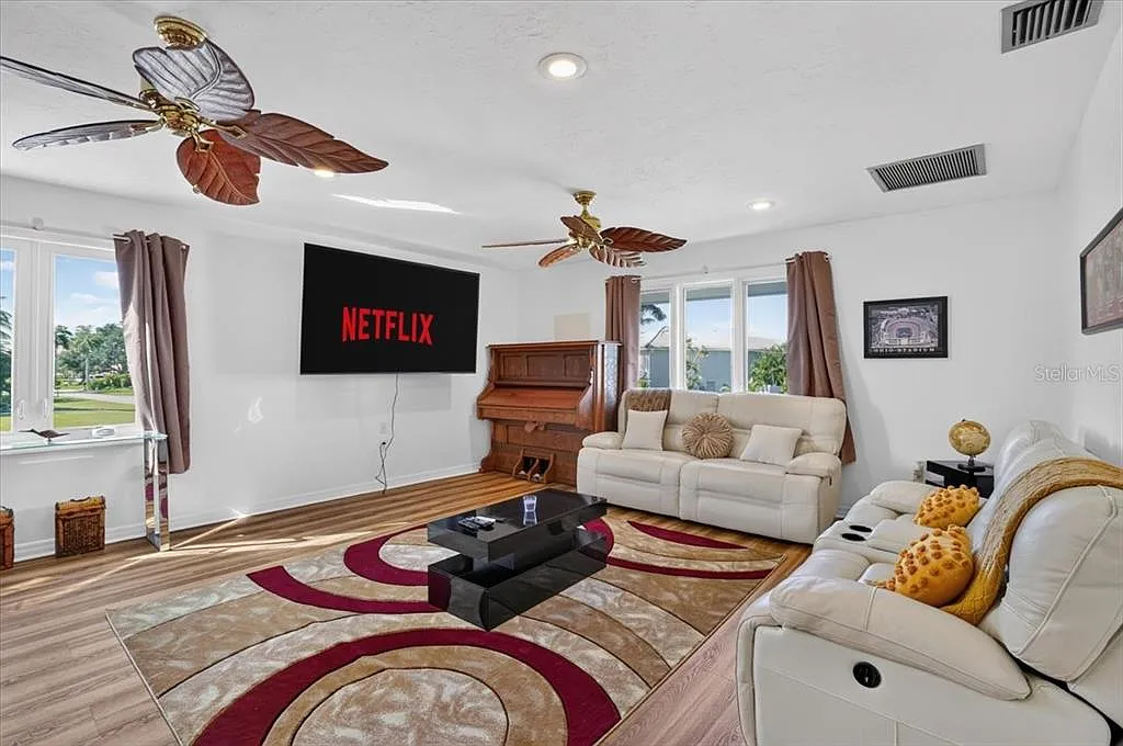 4 bed, 3.5 bath, 2926 sqft, $6,500 — Photo 3