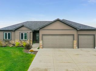 4166 Pinehurst Pl, Columbus, NE 68601