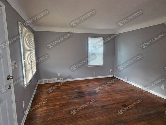 4th image of 12217 Plainview Ave