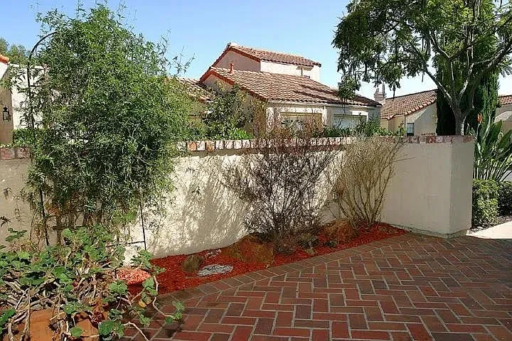 15977 Avenida Villaha #16 — Photo 4