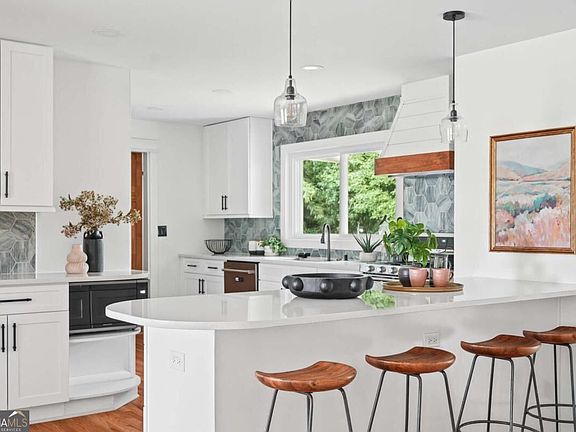 3rd image of 1826 Cameo Ct