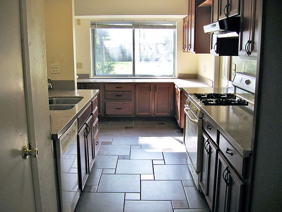 3rd image of 4214 Valley Pike St